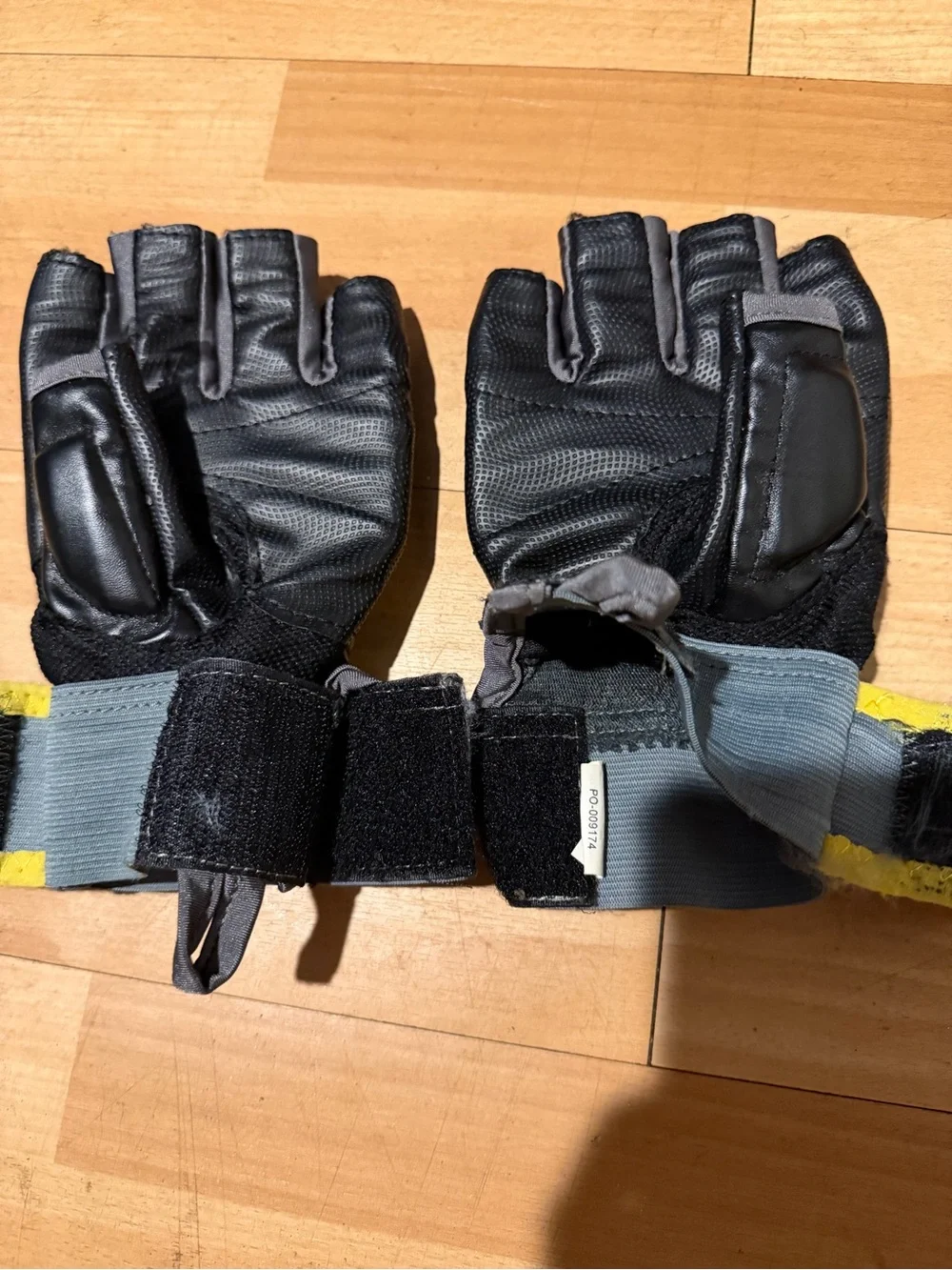 Everlast Cardio Kickboxing Black/Yellow MMA Training Fingerless Gloves Straps S